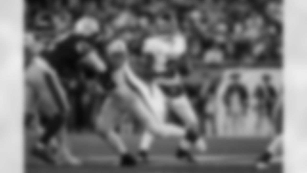 Atlanta Falcons quarterback Michael Penix Jr. #9 looks to pass during the second quarter of the Week 9 Game against the New England Patriots at Gillette Stadium in Foxborough, Massachusetts on Sunday, November 2, 2025. (Photo by Taylor McLaughlin/Atlanta Falcons)