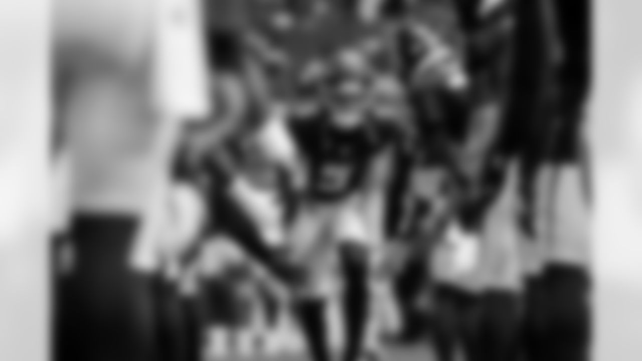 Atlanta Falcons wide receiver Drake London #5 runs out before the Week 11 Game against the Carolina Panthers at Mercedes-Benz Stadium in Atlanta, Georgia on Sunday, November 16, 2025. (Photo by Jay Bendlin/Atlanta Falcons)