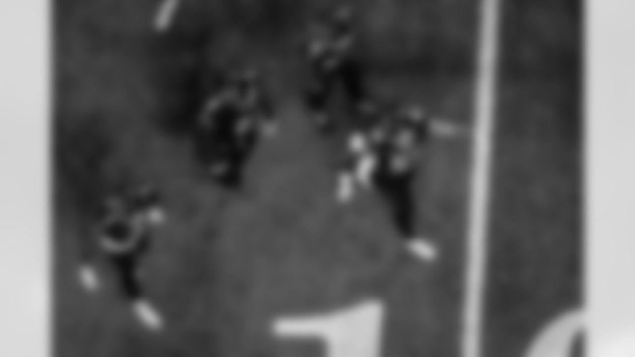 Atlanta Falcons inside linebacker Kaden Elliss #55  makes a tackle during the Week 1 Game against the Tampa Bay Buccaneers at Mercedes-Benz Stadium in Atlanta, Georgia on Sunday, September 7, 2025. (Photo by Brandon Magnus/Atlanta Falcons)