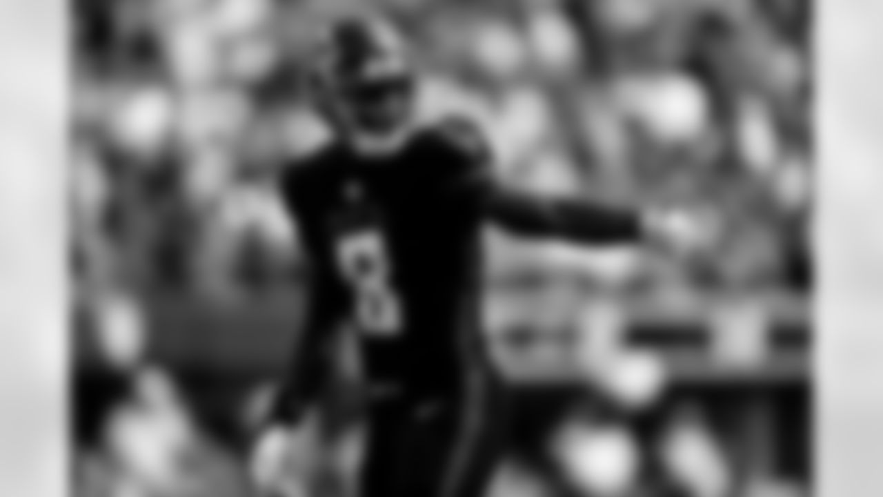 Atlanta Falcons tight end Kyle Pitts #8 lines up during the first half against the Los Angeles Rams at SoFi Stadium in Inglewood, California on Sunday, September 18, 2022. (Photo by Brandon Magnus/Atlanta Falcons)