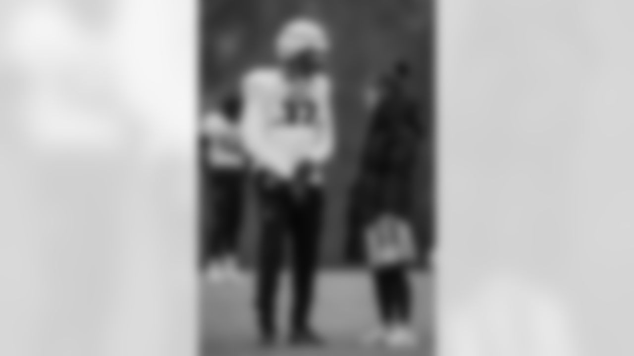 Atlanta Falcons outside linebacker Arnold Ebiketie #17 during practice at Atlanta Falcons Training Facility in Flowery Branch, Georgia, on Thursday, December 4, 2025. (Photo by Taylor McLaughlin/Atlanta Falcons)