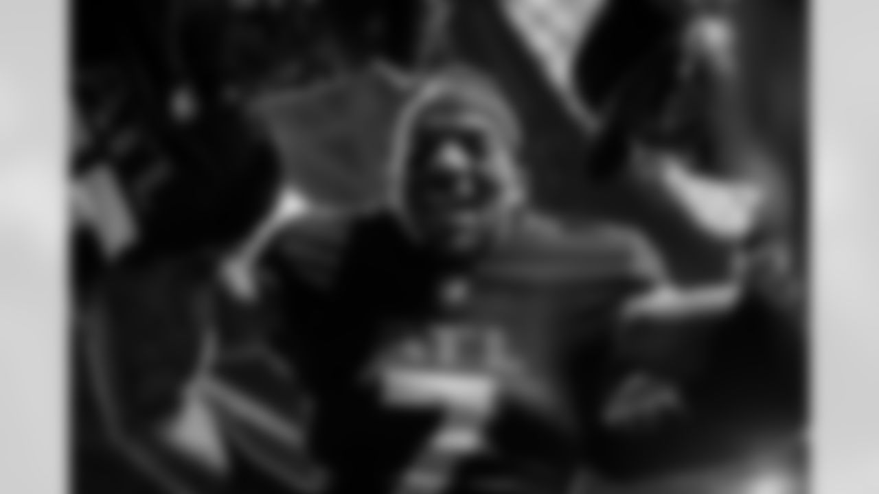 Atlanta Falcons running back Bijan Robinson #7 huddles before the Week 14 Game against the Seattle Seahawks at Mercedes-Benz Stadium in Atlanta, Georgia on Sunday, December 7, 2025. (Photo by Taylor McLaughlin/Atlanta Falcons)