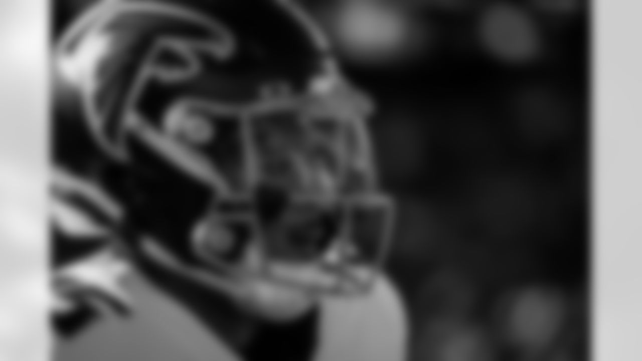 Atlanta Falcons running back Tyler Allgeier #25 warms up prior to the Week 9 Game against the New England Patriots at Gillette Stadium in Foxborough, Massachusetts on Sunday, November 2, 2025. (Photo by Taylor McLaughlin/Atlanta Falcons)