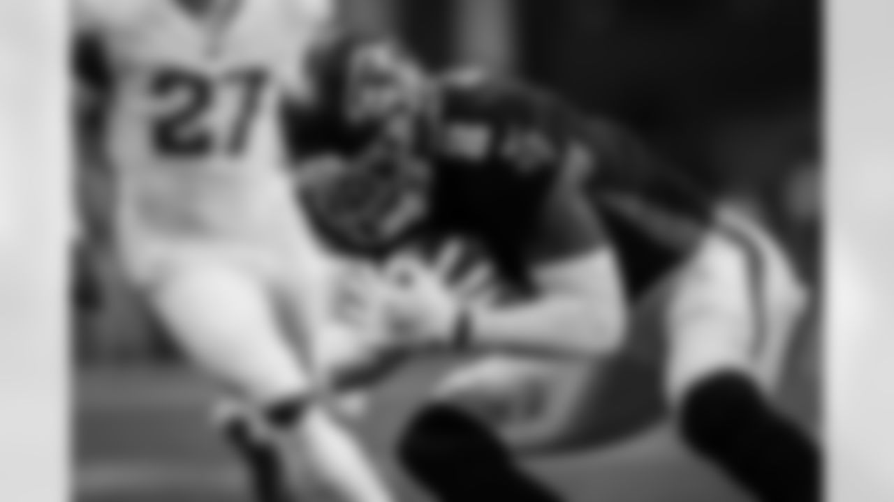 Atlanta Falcons tight end Kyle Pitts Sr. #8 carries the ball after a reception during the second quarter of the Week 16 Game against the Arizona Cardinals at State Farm Stadium in Glendale, Arizona on Sunday, December 21, 2025. (Photo by Jay Bendlin/Atlanta Falcons)