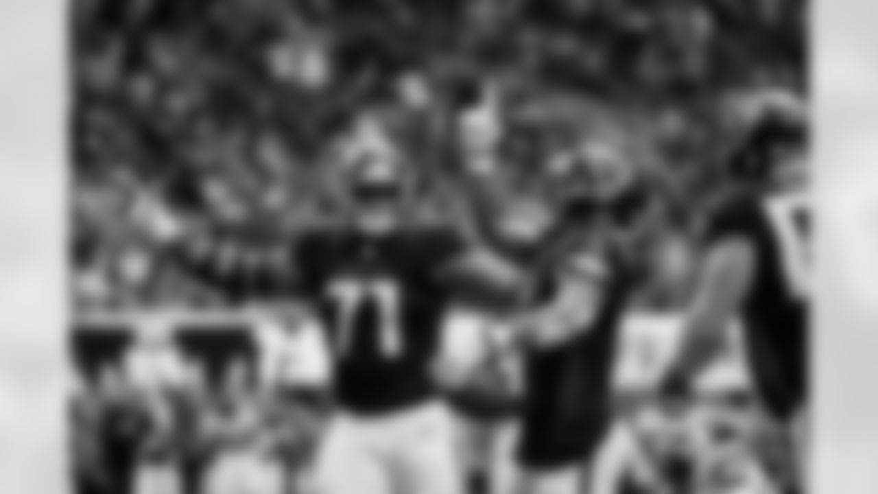 Atlanta Falcons running back Bijan Robinson #7 scores a touchdown during the Week 11 Game against the Carolina Panthers at Mercedes-Benz Stadium in Atlanta, Georgia on Sunday, November 16, 2025. (Photo by AJ Reynolds/Atlanta Falcons)