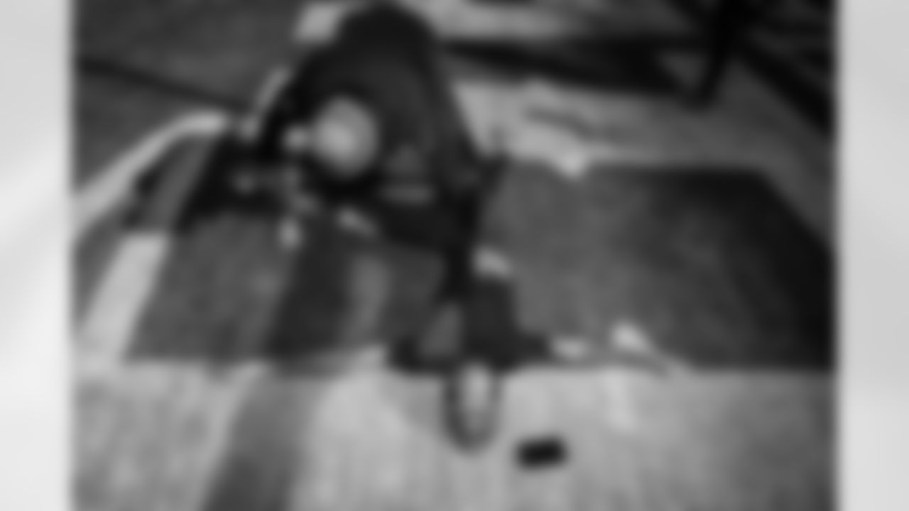 Atlanta Falcons cornerback A.J. Terrell #24 warms up prior to the Week 9 Game against the New England Patriots at Gillette Stadium in Foxborough, Massachusetts on Sunday, November 2, 2025. (Photo by Taylor McLaughlin/Atlanta Falcons)