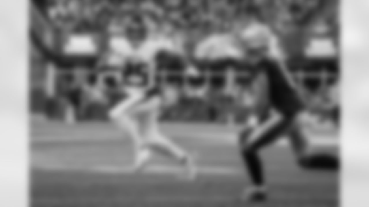 Atlanta Falcons running back Tyler Allgeier #25 rushes during the fourth quarter of the Week 9 Game against the New England Patriots at Gillette Stadium in Foxborough, Massachusetts on Sunday, November 2, 2025. (Photo by Taylor McLaughlin/Atlanta Falcons)