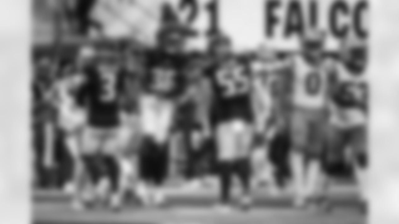 Atlanta Falcons inside linebacker Ronnie Harrison #36 makes a sack during the Week 11 Game against the Carolina Panthers at Mercedes-Benz Stadium in Atlanta, Georgia on Sunday, November 16, 2025. (Photo by Taylor McLaughlin/Atlanta Falcons)