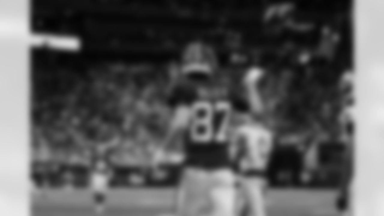 Atlanta Falcons wide receiver David Sills V #87 reacts during the Week 17 Game against the Los Angeles Rams at Mercedes-Benz Stadium in Atlanta, Georgia on Monday, December 29, 2025. (Photo by Taylor McLaughlin/Atlanta Falcons)