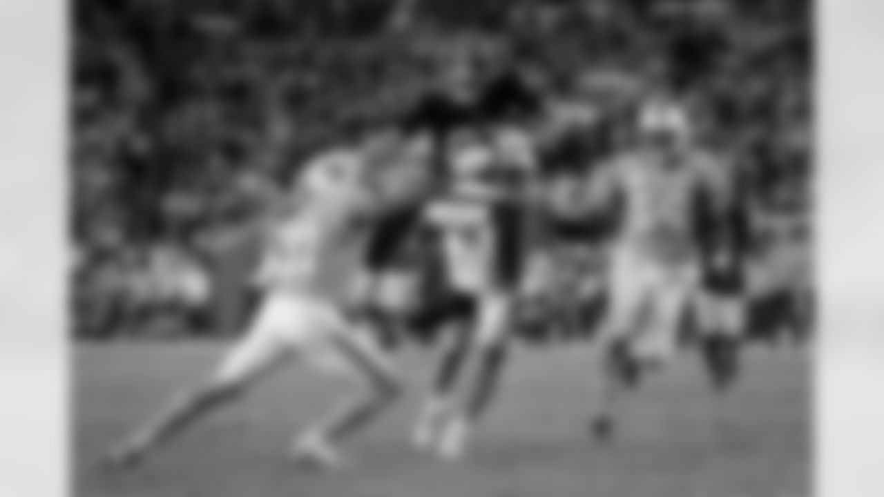 Atlanta Falcons wide receiver David Sills V #87 evades a defender during the Week 15 Game against the Tampa Bay Buccaneers at Raymond James Stadium in Tampa, Florida on Thursday, December 11, 2025. (Photo by Taylor McLaughlin/Atlanta Falcons)