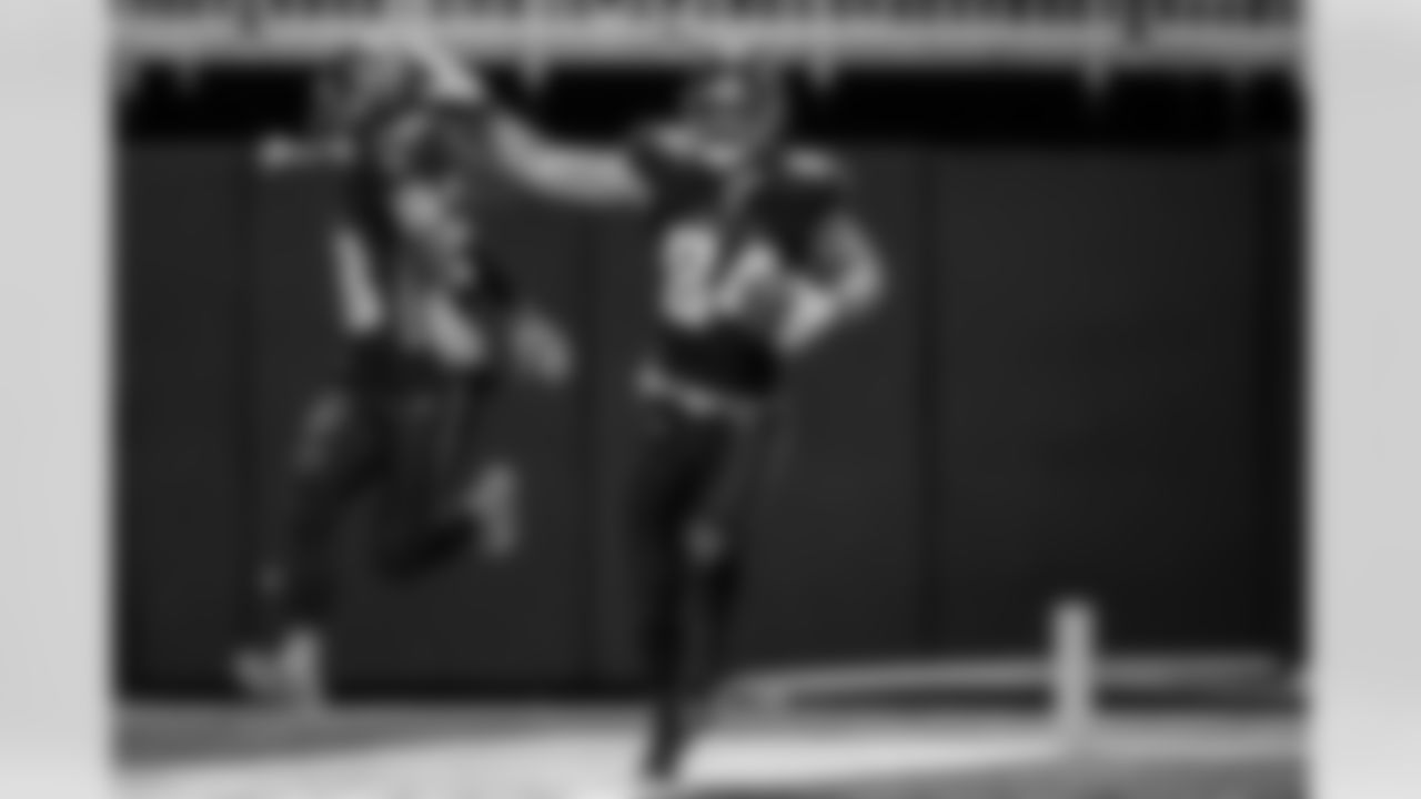 Atlanta Falcons tight end Feleipe Franks #84  blocks a punt during the Week 18 Game against the New Orleans Saints at Mercedes-Benz Stadium in Atlanta, Georgia on Sunday, January 4, 2026. (Photo by Matthew Grimes/Atlanta Falcons)