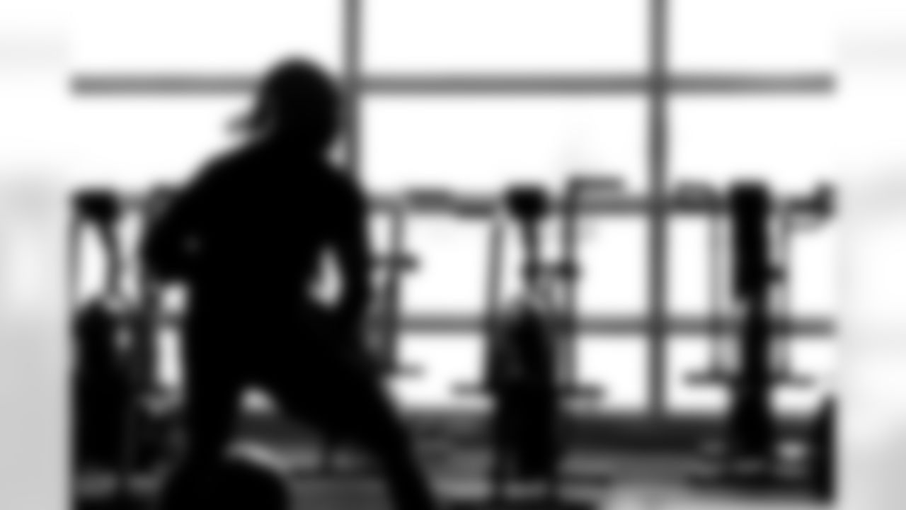 Atlanta Falcons running back Bijan Robinson #7 during team lift at Atlanta Falcons Training Facility in Flowery Branch, Georgia, on Monday, December 8, 2025. (Photo by Taylor McLaughlin/Atlanta Falcons)