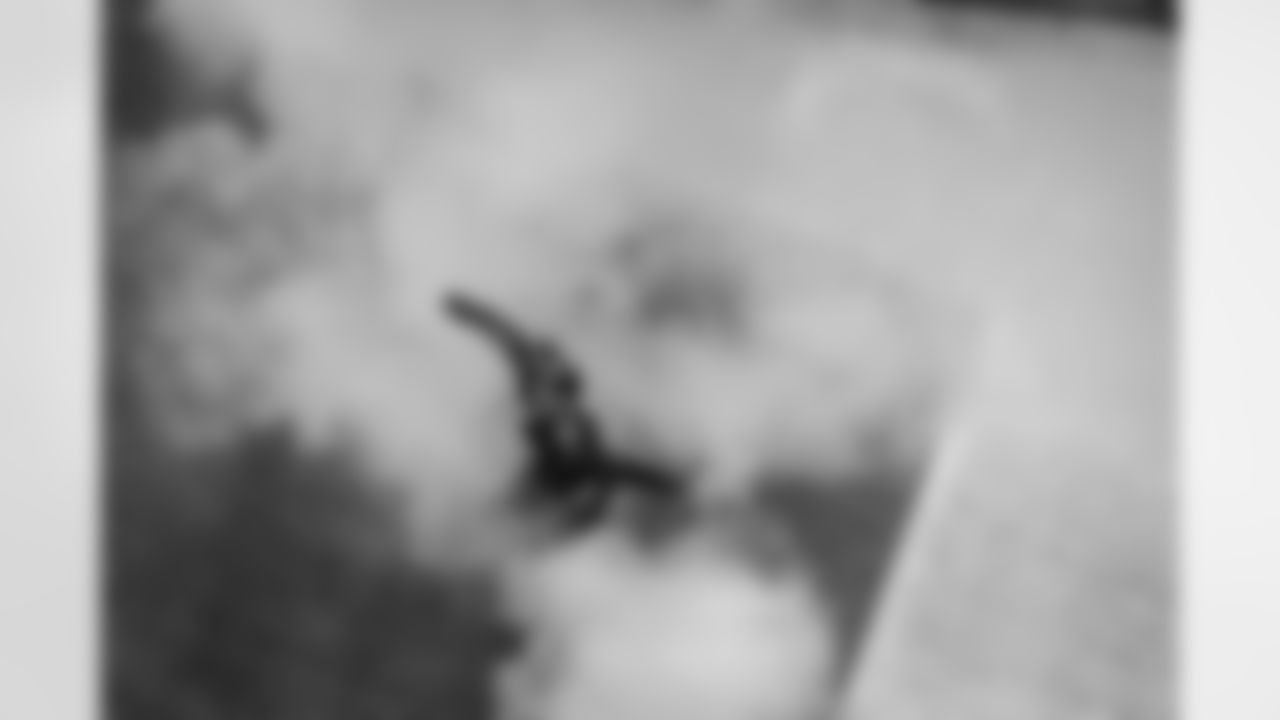 Atlanta Falcons edge rusher Jalon Walker #11 runs out of the tunnel before the Week 18 Game against the New Orleans Saints at Mercedes-Benz Stadium in Atlanta, Georgia on Sunday, January 4, 2026. (Photo by Taylor McLaughlin/Atlanta Falcons)