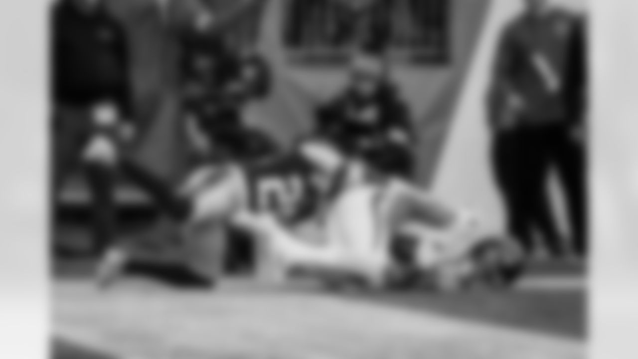 Atlanta Falcons wide receiver Drake London #5 catches a touchdown pass during the second quarter of the Week 9 Game against the New England Patriots at Gillette Stadium in Foxborough, Massachusetts on Sunday, November 2, 2025. (Photo by Taylor McLaughlin/Atlanta Falcons)