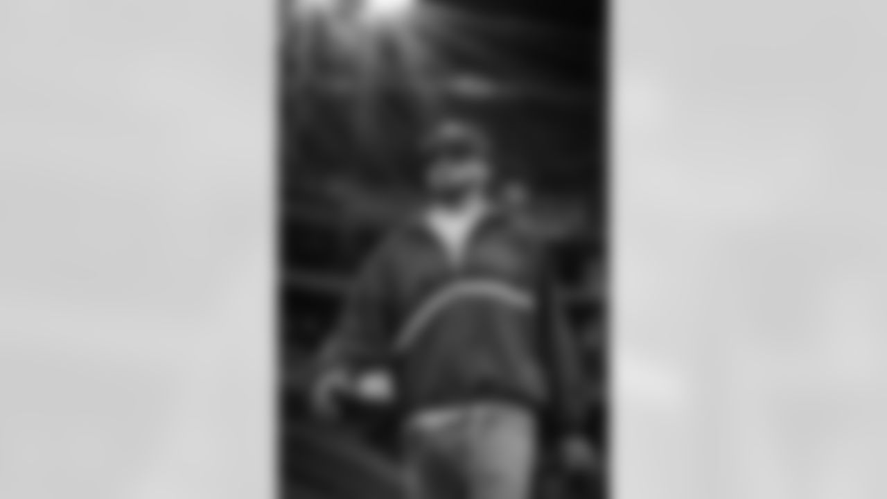 Atlanta Falcons wide receiver Drake London #5 arrives before the Week 16 Game against the Arizona Cardinals at State Farm Stadium in Glendale, Arizona on Sunday, December 21, 2025. (Photo by Taylor McLaughlin/Atlanta Falcons)