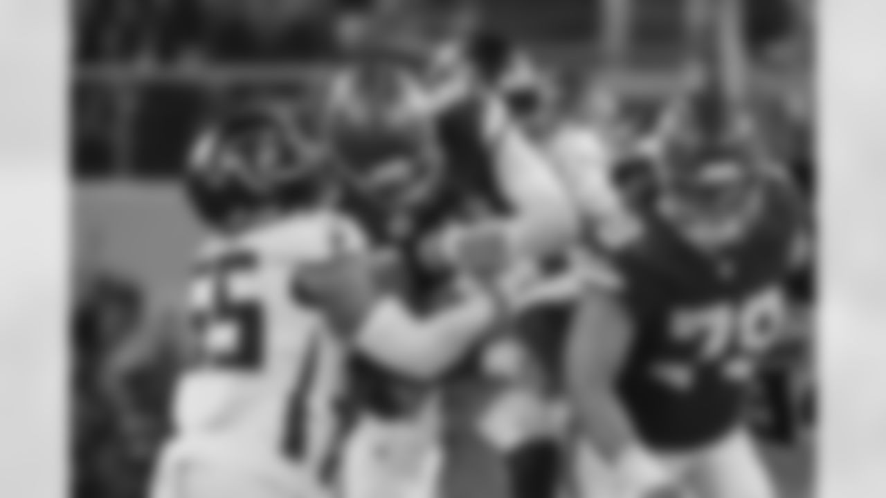 Atlanta Falcons edge rusher Leonard Floyd #56 makes a sack during the Week 2 Game against the Minnesota Vikings at U.S. Bank Stadium in Minneapolis, Minnesota on Sunday, September 14, 2025. (Photo by Jay Bendlin/Atlanta Falcons)