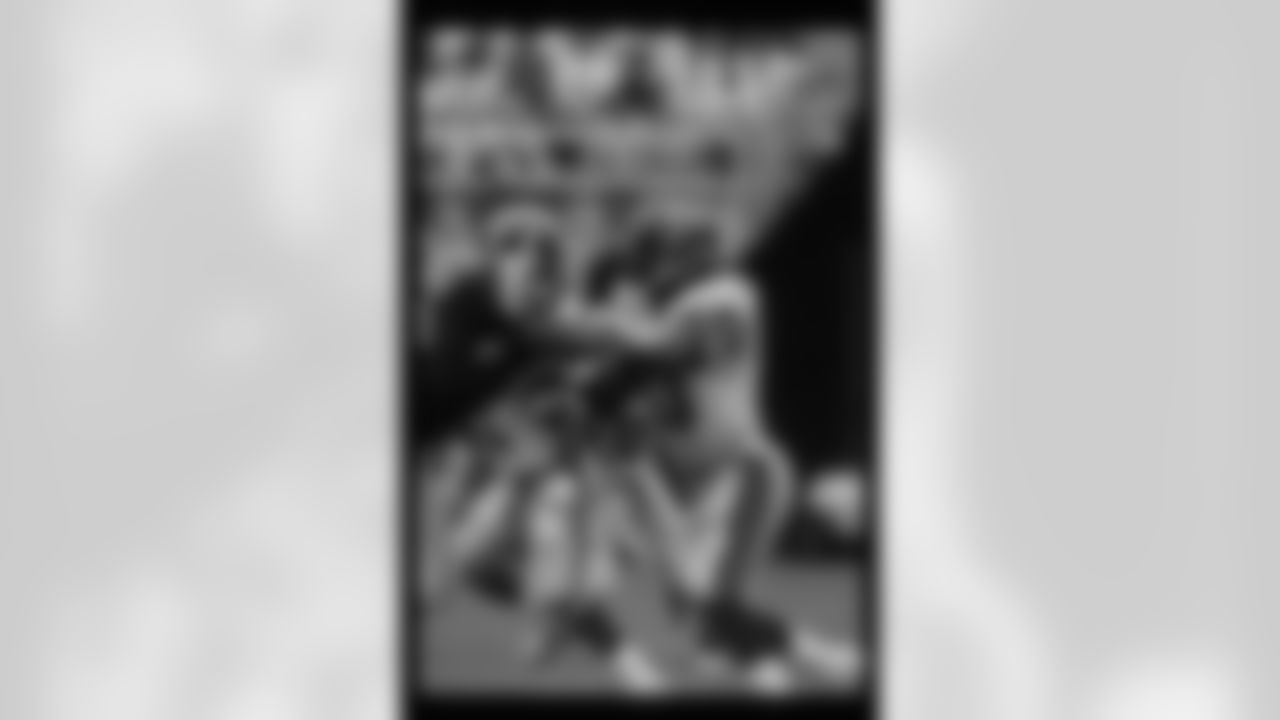 Atlanta Falcons linebacker Aundray Bruce #93 during a game against the Los Angeles Rams, 1989. (Photo by Jimmy Cribb)