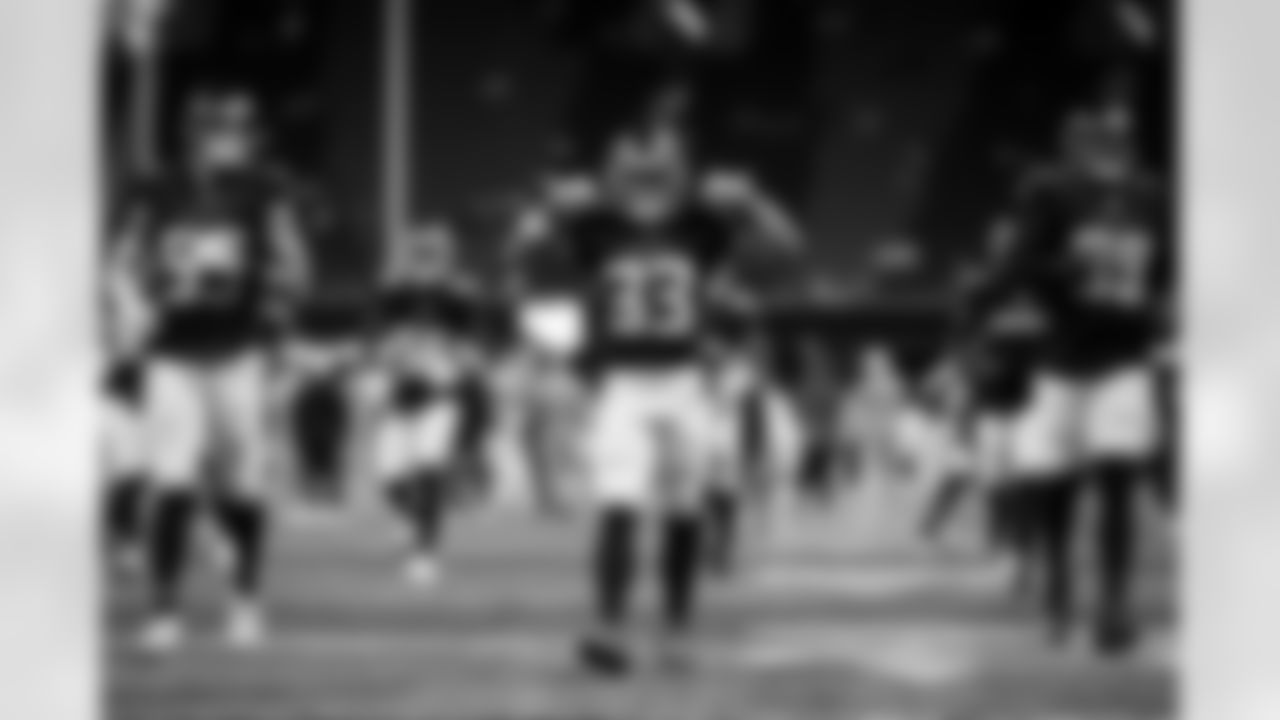 Atlanta Falcons defensive back Billy Bowman Jr. #33 warms up before the Preseason Game against the Tennessee Titans at Mercedes-Benz Stadium in Atlanta, Georgia on Friday, August 15, 2025. (Photo by Taylor McLaughlin/Atlanta Falcons)