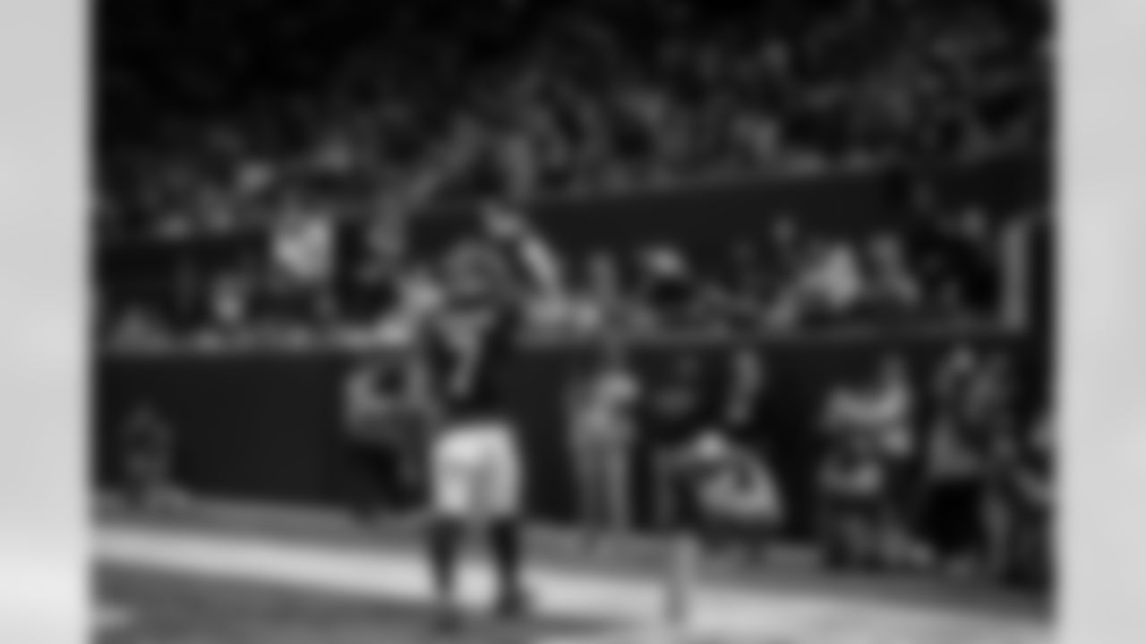 Atlanta Falcons running back Bijan Robinson #7 celebrates after scoring a touchdown during the Week 17 Game against the Los Angeles Rams at Mercedes-Benz Stadium in Atlanta, Georgia on Monday, December 29, 2025. (Photo by Steven Burroughs/Atlanta Falcons)