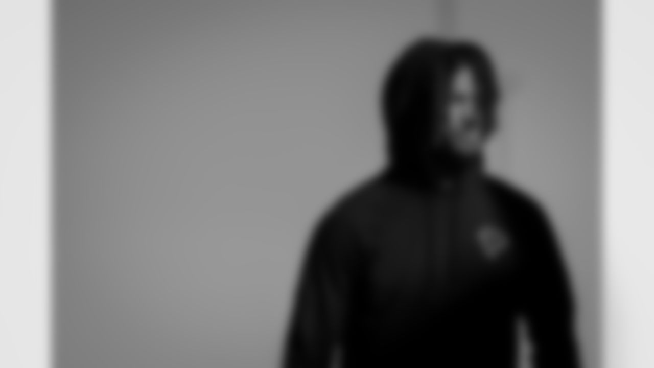 Atlanta Falcons cornerback A.J. Terrell Jr. #24 boards the plane at Hartsfield-Jackson International Airport in Atlanta, Ga. on Saturday, December 20, 2025. (Photo by Jay Bendlin/Atlanta Falcons)