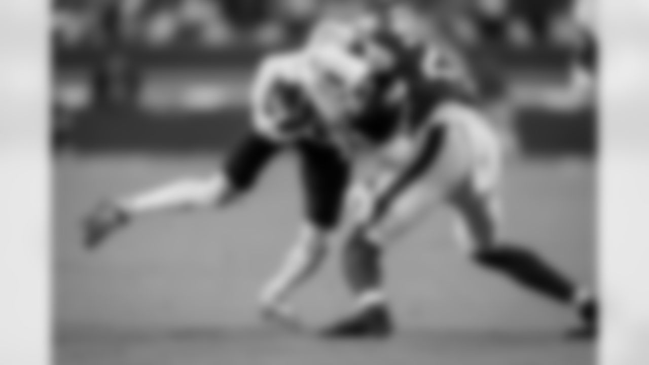 Atlanta Falcons wide receiver Darnell Mooney #1 runs with the ball during the Week 7 Game against the San Francisco 49ers at Levi's Stadium in Santa Clara, California on Sunday, October 19, 2025. (Photo by Taylor McLaughlin/Atlanta Falcons)