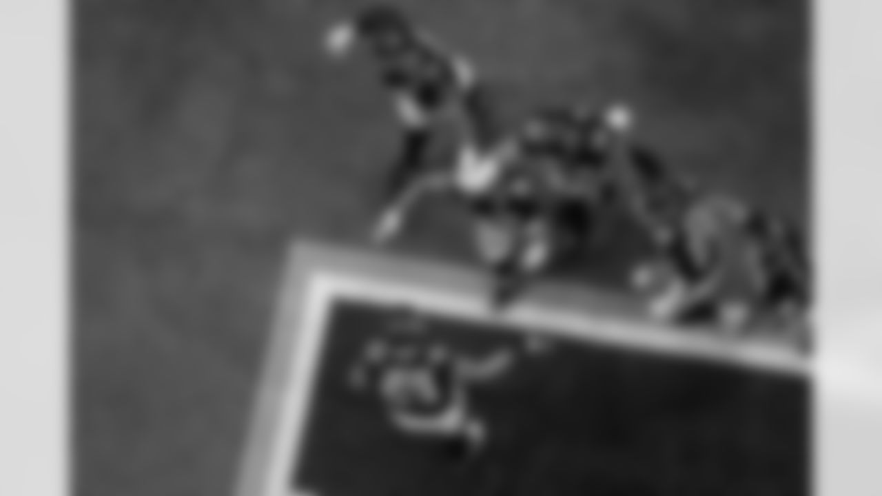 Atlanta Falcons running back Tyler Allgeier #25 celebrates with teammates after scoring a touchdown during the Week 11 Game against the Carolina Panthers at Mercedes-Benz Stadium in Atlanta, Georgia on Sunday, November 16, 2025. (Photo by Brandon Magnus/Atlanta Falcons)