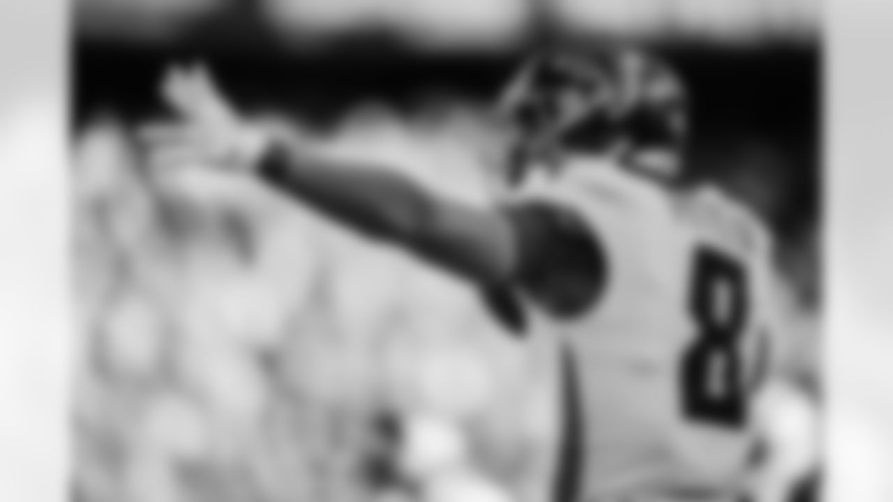 Atlanta Falcons tight end Kyle Pitts Sr. #8 celebrates a catch during the Week 9 Game against the New England Patriots at Gillette Stadium in Foxborough, Massachusetts on Sunday, November 2, 2025. (Photo by Jay Bendlin/Atlanta Falcons)