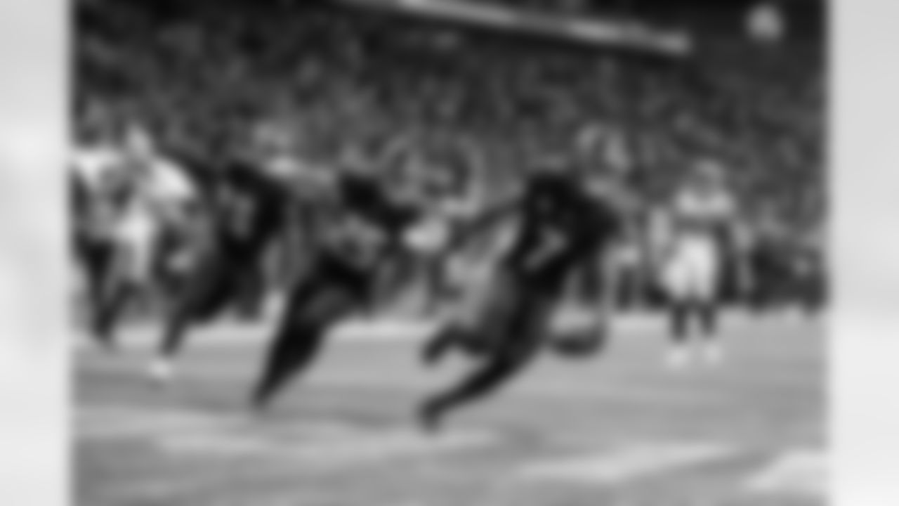 Atlanta Falcons running back Bijan Robinson #7 scores a touchdown during the Week 1 Game against the Carolina Panthers at Mercedes-Benz Stadium in Atlanta, Georgia on Sunday, September 10, 2023. (Photo by Alex Slitz/Atlanta Falcons)