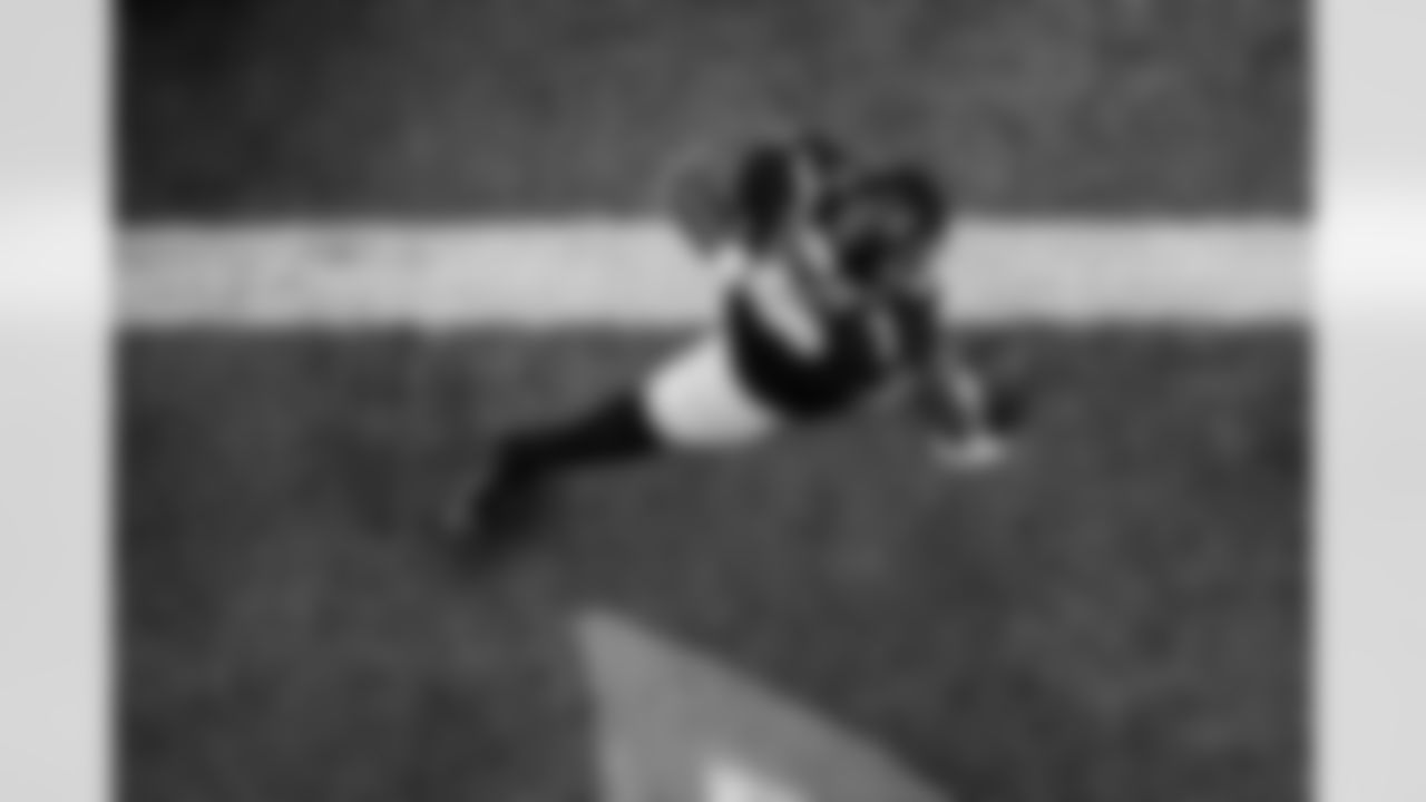 Atlanta Falcons running back Bijan Robinson #7 scores a touchdown during the Week 11 Game against the Carolina Panthers at Mercedes-Benz Stadium in Atlanta, Georgia on Sunday, November 16, 2025. (Photo by Brandon Magnus/Atlanta Falcons)