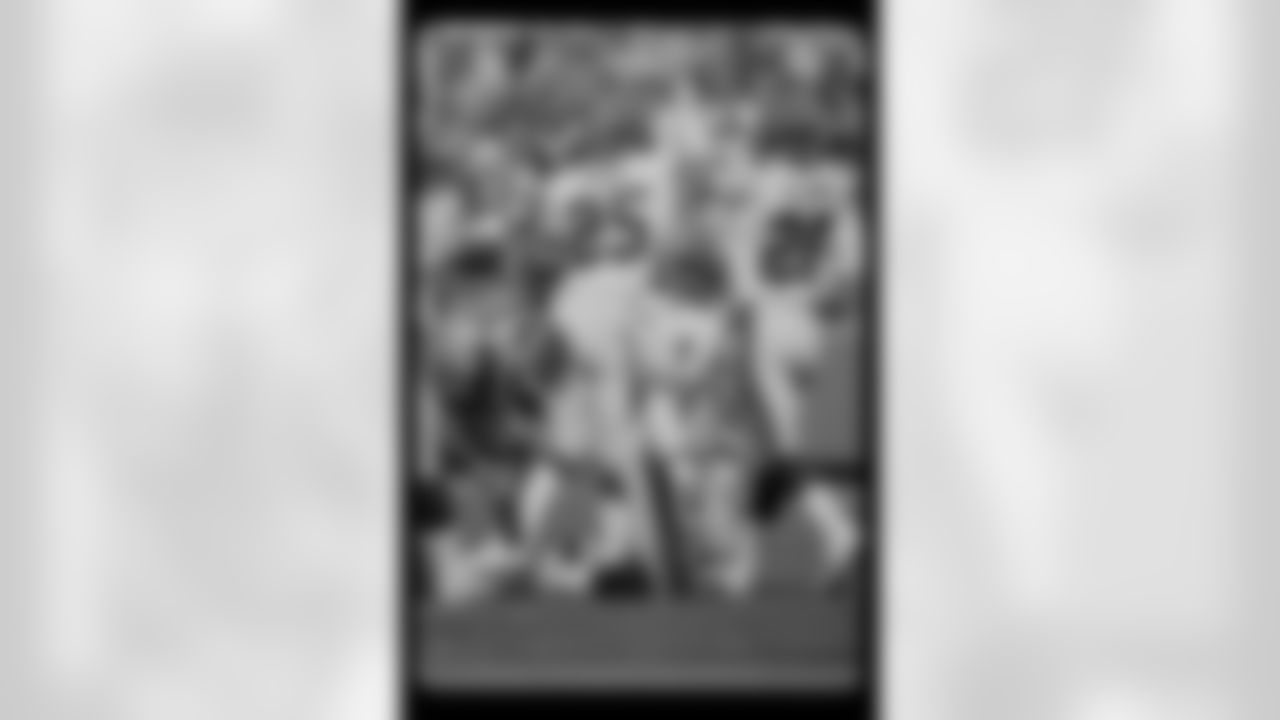 Photograph from the Falcons game vs the Los Angeles Rams on October 26, 1986.