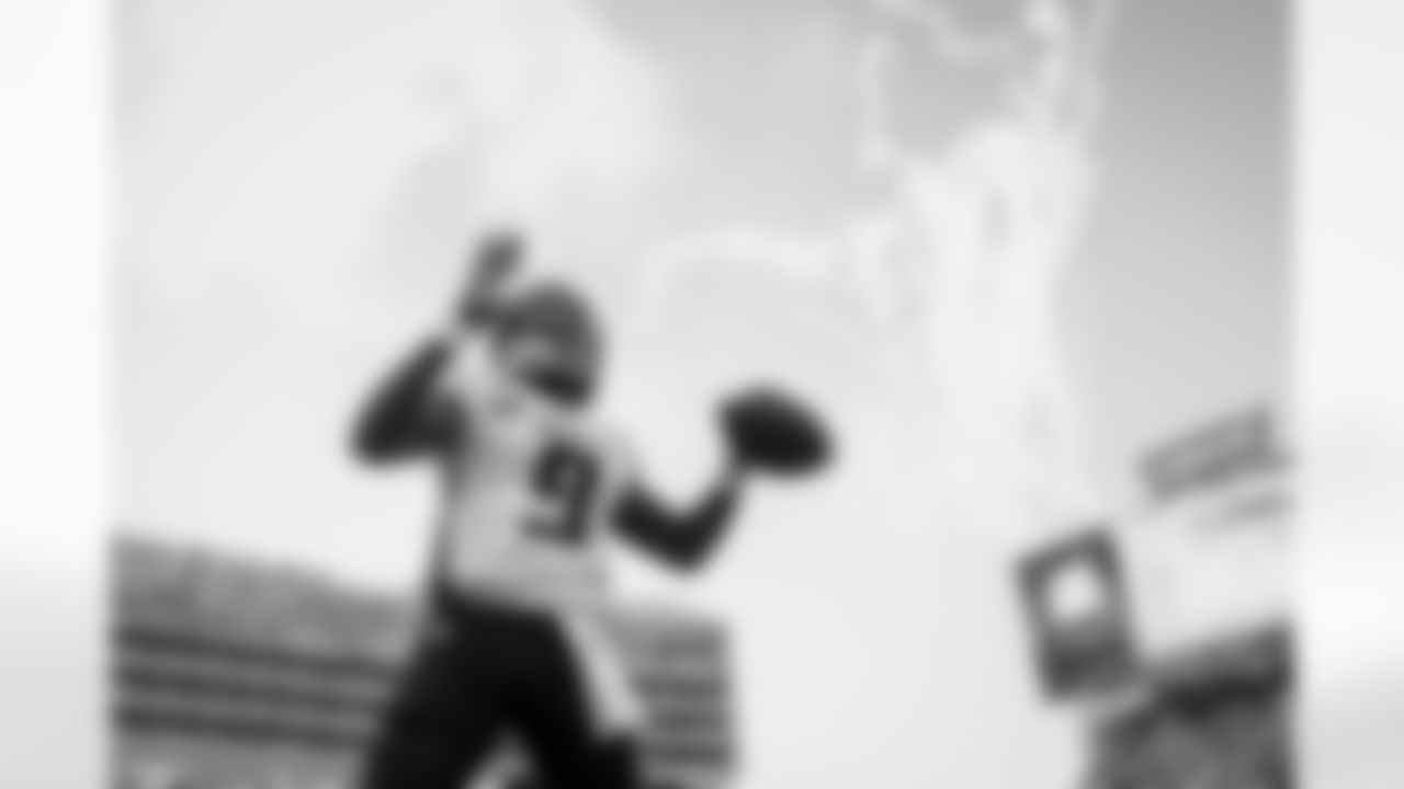 Atlanta Falcons quarterback Michael Penix Jr. #9 o n the sideline before the Week 7 Game against the San Francisco 49ers at Levi's Stadium in Santa Clara, California on Sunday, October 19, 2025. (Photo by Taylor McLaughlin/Atlanta Falcons)