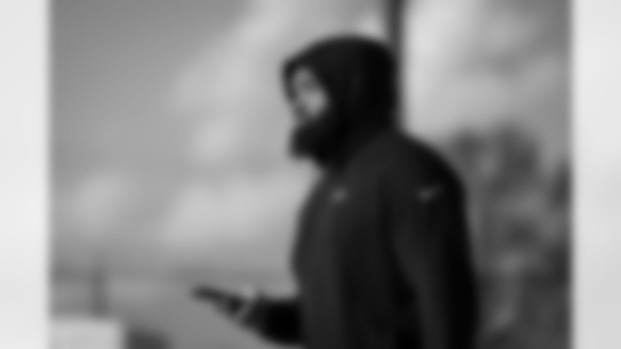 Atlanta Falcons defensive lineman LaCale London #94 boards the plane at Hartsfield-Jackson International Airport in Atlanta, Ga. on Saturday, November 22, 2025. (Photo by Jay Bendlin/Atlanta Falcons)