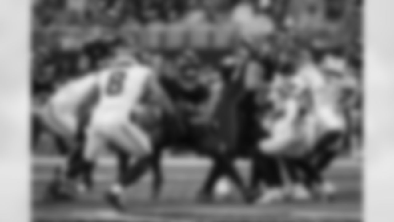 Atlanta Falcons running back Bijan Robinson #7 runs with the ball during the Week 14 Game against the Seattle Seahawks at Mercedes-Benz Stadium in Atlanta, Georgia on Sunday, December 7, 2025. (Photo by Taylor McLaughlin/Atlanta Falcons)