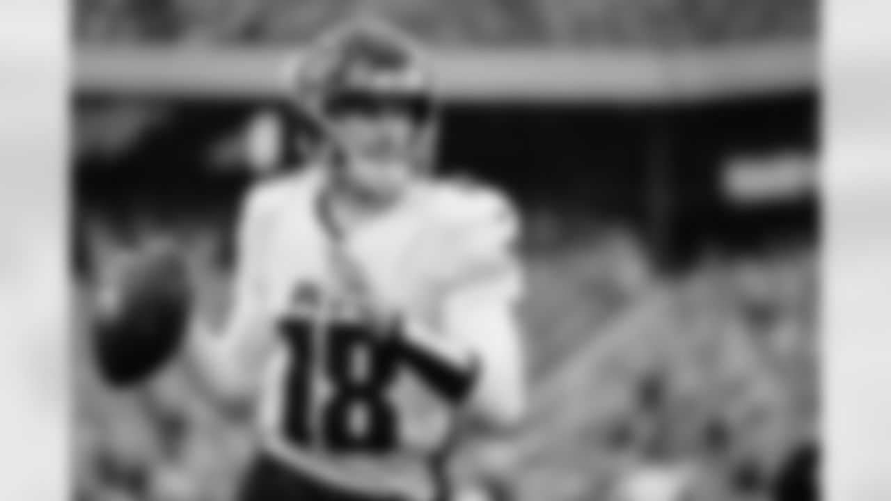 Atlanta Falcons quarterback Kirk Cousins #18 warms up prior to the Week 13 Game against the New York Jets at Metlife Stadium in East Rutherford, New Jersey on Sunday, November 30, 2025. (Photo by Caean Couto/Atlanta Falcons)