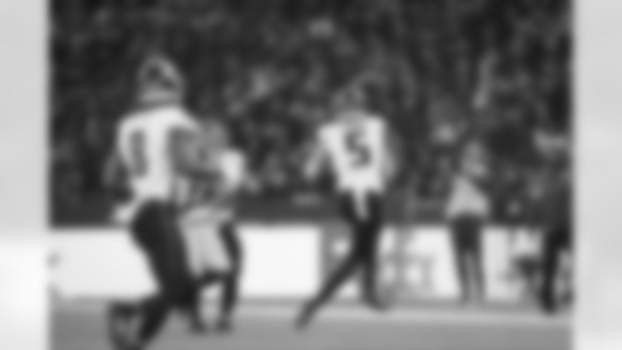 Atlanta Falcons wide receiver Drake London #5 catches the ball during the Week 10 Game against the Indianapolis Colts at Olympic Stadium in Berlin, Germany on Sunday, November 9, 2025. (Photo by Brandon Magnus/Atlanta Falcons)