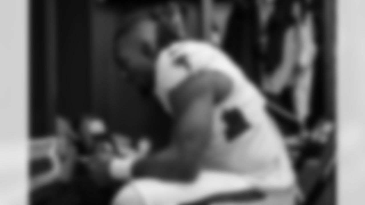 Atlanta Falcons running back Bijan Robinson #7 gets ready in the locker room before the Week 9 Game against the New England Patriots at Gillette Stadium in Foxborough, Massachusetts on Sunday, November 2, 2025. (Photo by Jay Bendlin/Atlanta Falcons)