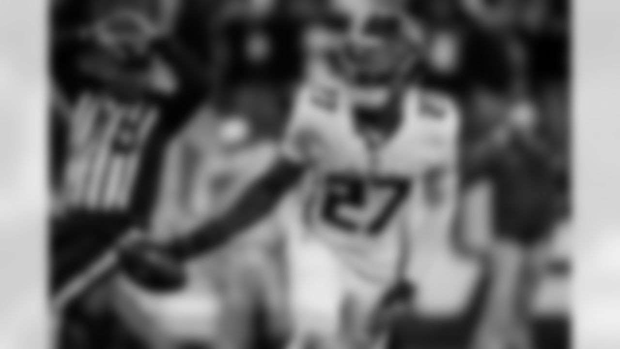 Atlanta Falcons edge rusher James Pearce Jr. #27 celebrates after recovering a fumble during the second quarter of the Week 9 Game against the New England Patriots at Gillette Stadium in Foxborough, Massachusetts on Sunday, November 2, 2025. (Photo by Taylor McLaughlin/Atlanta Falcons)