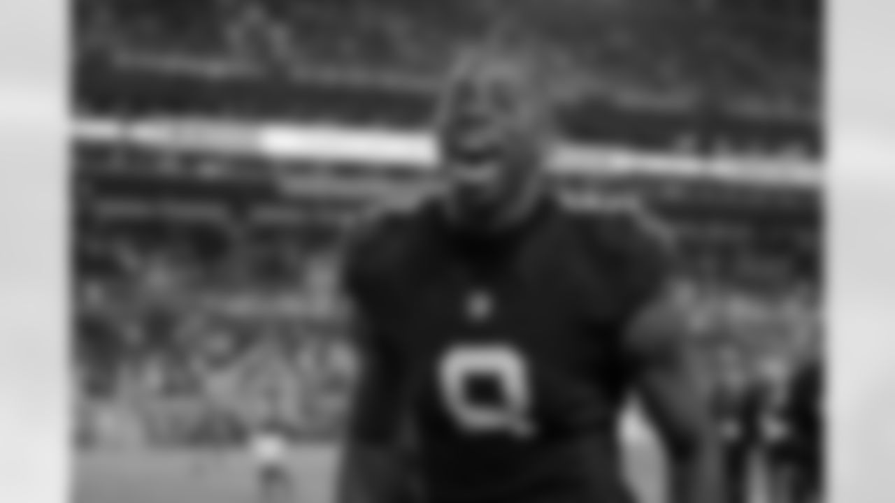 Atlanta Falcons tight end Kyle Pitts Sr. #8 celebrates during the Week 15 Game against the Tampa Bay Buccaneers at Raymond James Stadium in Tampa, Florida on Thursday, December 11, 2025. (Photo by Mitch Martin/Atlanta Falcons)