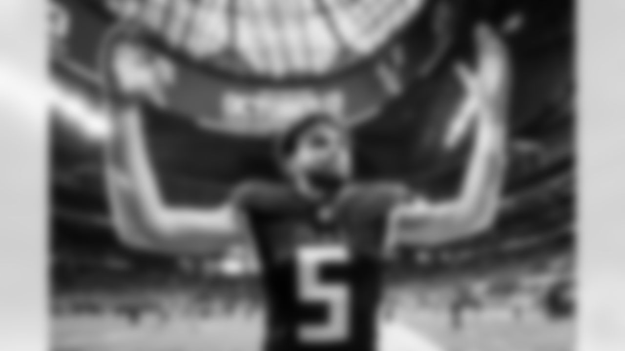 Atlanta Falcons wide receiver Drake London #5 celebrates a win during the Week 4 Game against the Washington Commanders at Mercedes-Benz Stadium in Atlanta, Georgia on Sunday, September 28, 2025. (Photo by AJ Reynolds/Atlanta Falcons)