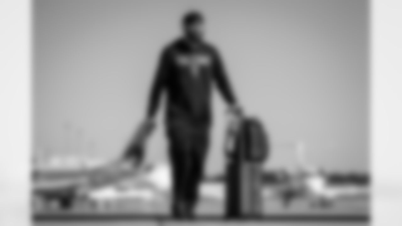 Atlanta Falcons safety Jessie Bates III #3 boards the plane at Hartsfield-Jackson International Airport in Atlanta, Ga. on Saturday, November 1, 2025. (Photo by Jay Bendlin/Atlanta Falcons)