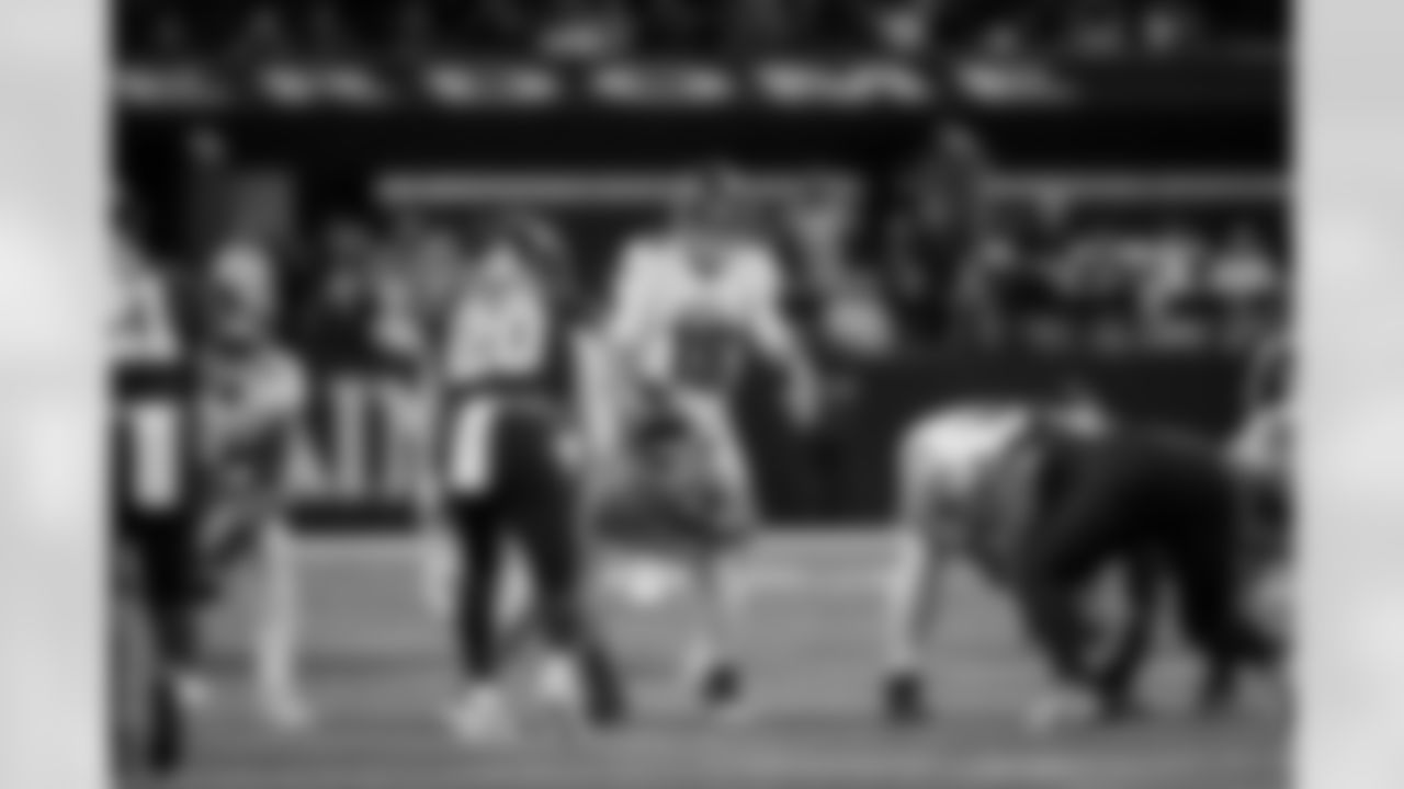 Atlanta Falcons quarterback Kirk Cousins #18 counts the snap during the Week 12 Game against the New Orleans Saints at Caesars Superdome in New Orleans, Louisiana on Sunday, November 23, 2025. (Photo by Taylor McLaughlin/Atlanta Falcons)