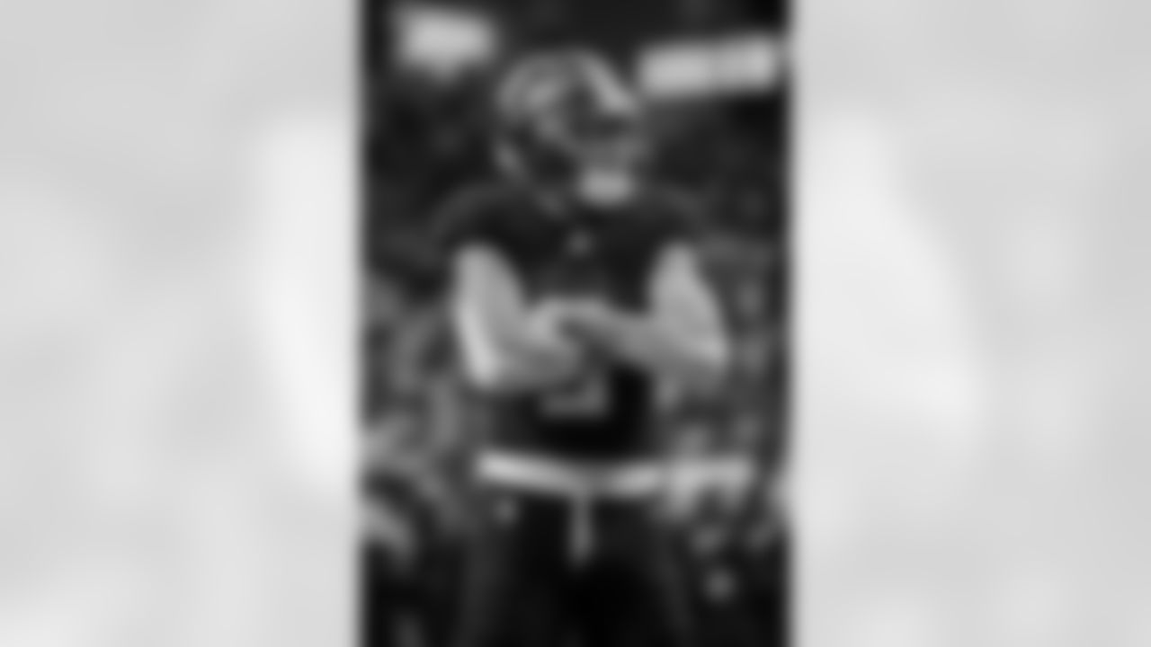 Atlanta Falcons wide receiver Drake London #5 scores a touchdown during the Week 4 Game against the Washington Commanders at Mercedes-Benz Stadium in Atlanta, Georgia on Sunday, September 28, 2025. (Photo by Taylor McLaughlin/Atlanta Falcons)