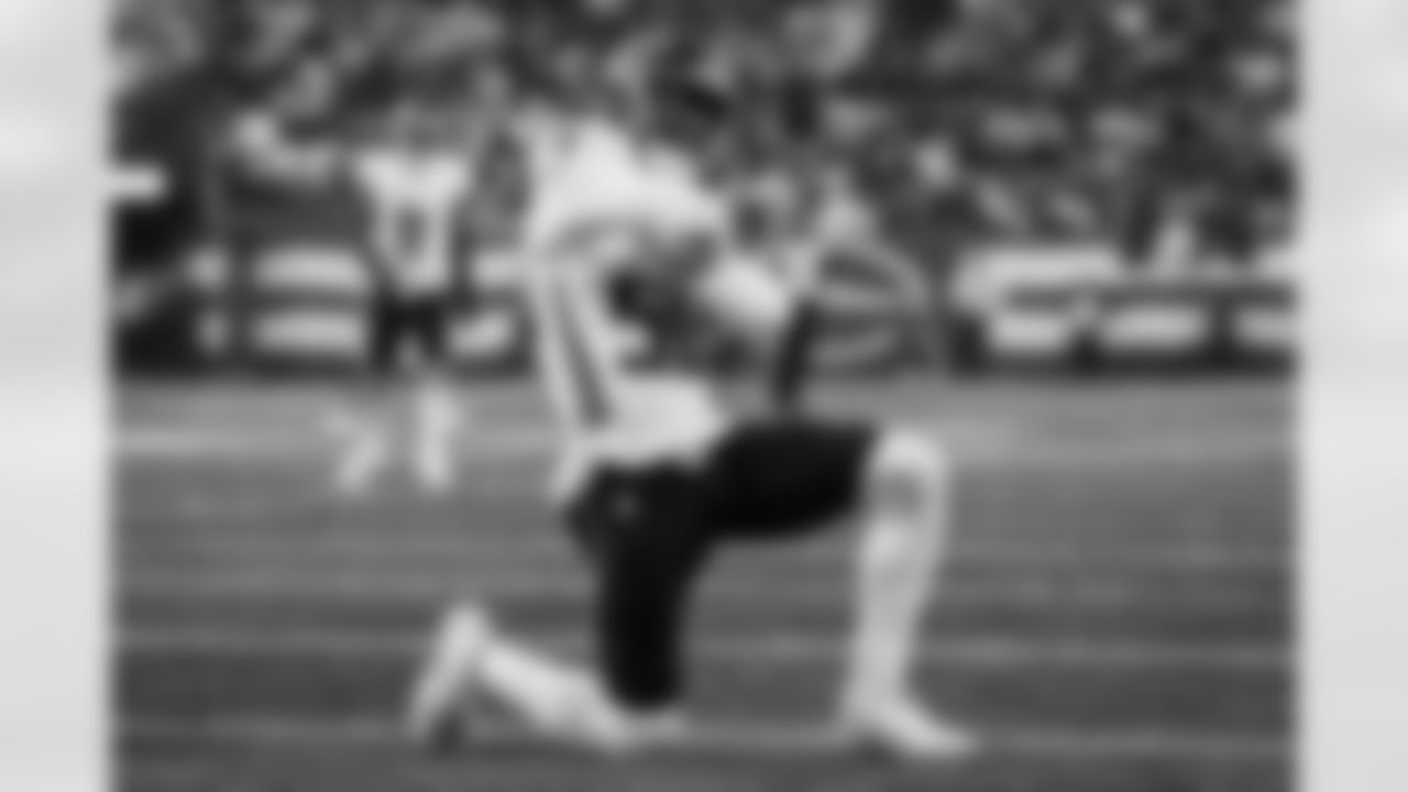 Atlanta Falcons edge rusher Leonard Floyd #56 reacts after a sack during the second quarter of the Week 13 Game against the New York Jets at Metlife Stadium in East Rutherford, New Jersey on Sunday, November 30, 2025. (Photo by Taylor McLaughlin/Atlanta Falcons)