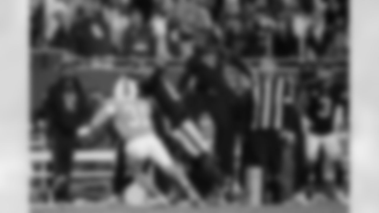 Atlanta Falcons wide receiver David Sills V #87 makes a catch during the Week 15 Game against the Tampa Bay Buccaneers at Raymond James Stadium in Tampa, Florida on Thursday, December 11, 2025. (Photo by Jay Bendlin/Atlanta Falcons)