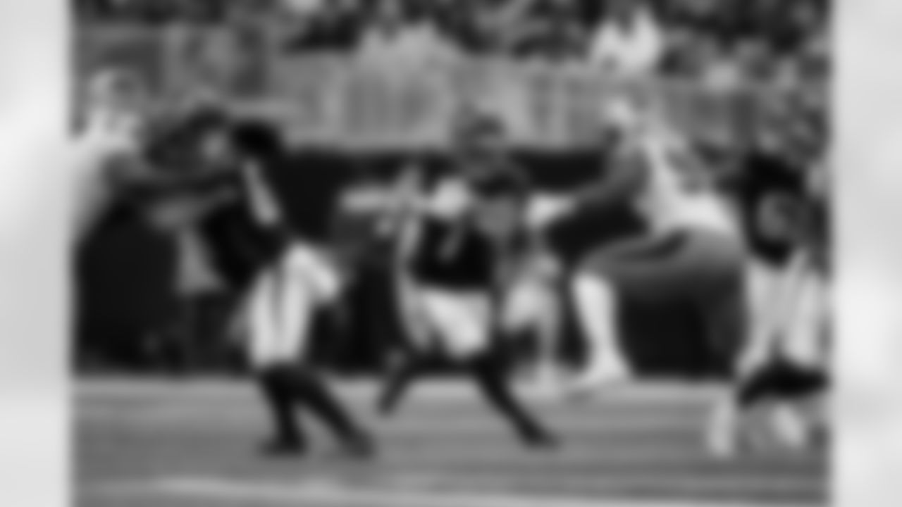 Atlanta Falcons running back Bijan Robinson #7 carries the ball during the Week 11 Game against the Carolina Panthers at Mercedes-Benz Stadium in Atlanta, Georgia on Sunday, November 16, 2025. (Photo by Jay Bendlin/Atlanta Falcons)