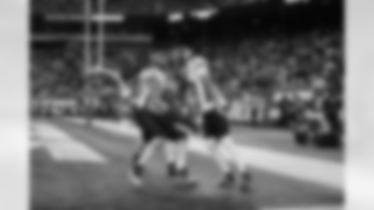 Atlanta Falcons wide receiver David Sills V #87 celebrates after scoring a touchdown during the fourth quarter of the Week 13 Game against the New York Jets at Metlife Stadium in East Rutherford, New Jersey on Sunday, November 30, 2025. (Photo by Taylor McLaughlin/Atlanta Falcons)