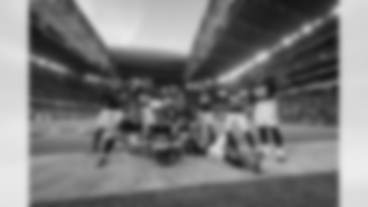 Atlanta Falcons defensive players pose for a photo after Atlanta Falcons cornerback CJ Henderson #39 makes an interception during the Week 16 Game against the Arizona Cardinals at State Farm Stadium in Glendale, Arizona on Sunday, December 21, 2025. (Photo by Taylor McLaughlin/Atlanta Falcons)