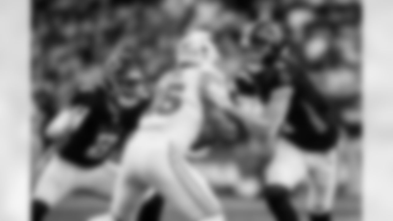 Atlanta Falcons wide receiver Drake London #5 and Atlanta Falcons tight end Kyle Pitts Sr. #8 block during the Week 16 Game against the Arizona Cardinals at State Farm Stadium in Glendale, Arizona on Sunday, December 21, 2025. (Photo by Taylor McLaughlin/Atlanta Falcons)