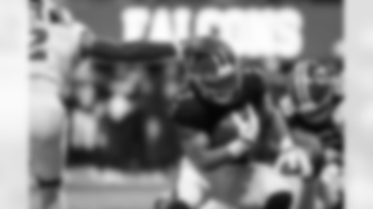 Atlanta Falcons running back Bijan Robinson #7 runs the ball during the Week 17 Game against the Los Angeles Rams at Mercedes-Benz Stadium in Atlanta, Georgia on Monday, December 29, 2025. (Photo by Steven Burroughs/Atlanta Falcons)