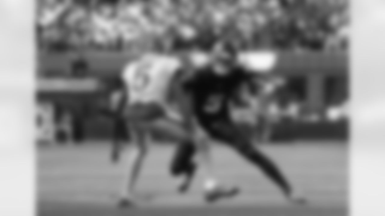 Atlanta Falcons wide receiver Drake London #5 runs after a catch during the second half against the Los Angeles Rams at SoFi Stadium in Inglewood, California on Sunday, September 18, 2022. (Photo by Shanna Lockwood/Atlanta Falcons)